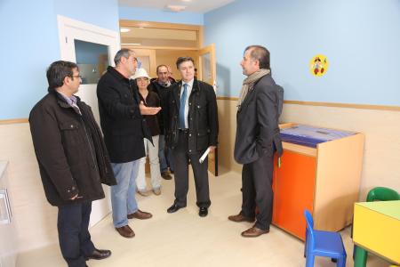 Imagen El acondicionamiento y amueblamiento de la biblioteca, principal objetivo de Otero de Herreros
