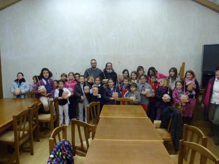 Imagen Medio millar de niños han podido construir un instrumento musical navideño