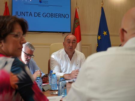 Imagen David Llorente, Marina Muñoz y Ángela García recibirán las mayores ayudas de la convocatoria de la Diputación de becas a deportistas, dotada de 30.000 euros